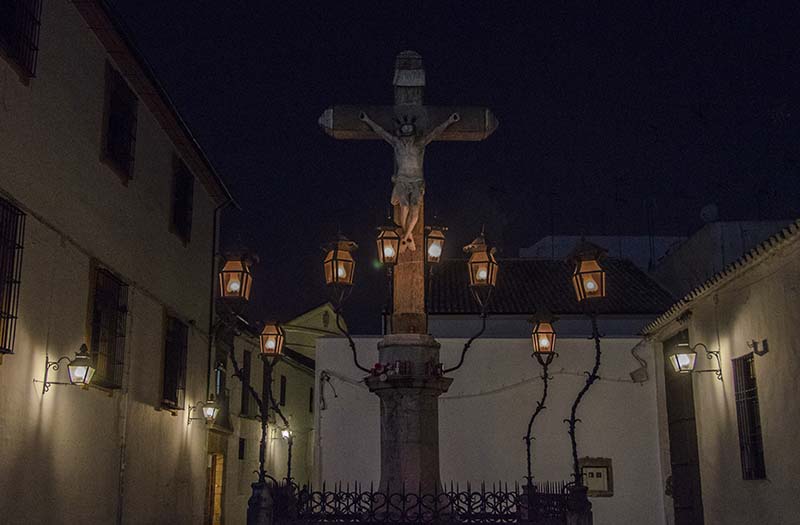 Córdoba 108 - plaza de Capuchinos y Cristo de los Faroles - imagen nocturna.jpg